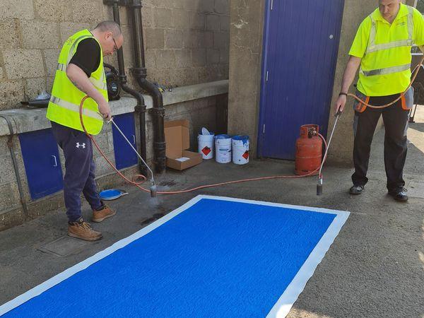 Both a cycle lane and a colourful crossing were created in the stable yard using PlastiRoute™